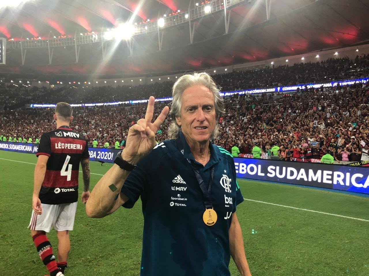 Em enquete, Jorge Jesus é preferido dos torcedores para assumir o Flamengo; Gallardo é o segundo