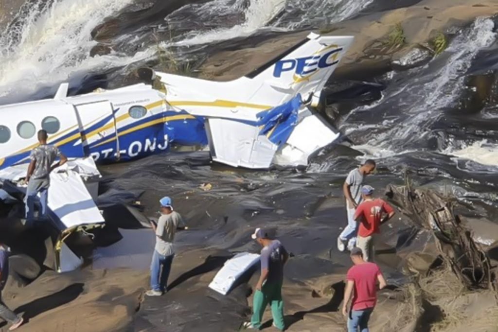 Vídeo mostra sombra do avião de Marília Mendonça antes de ele cair