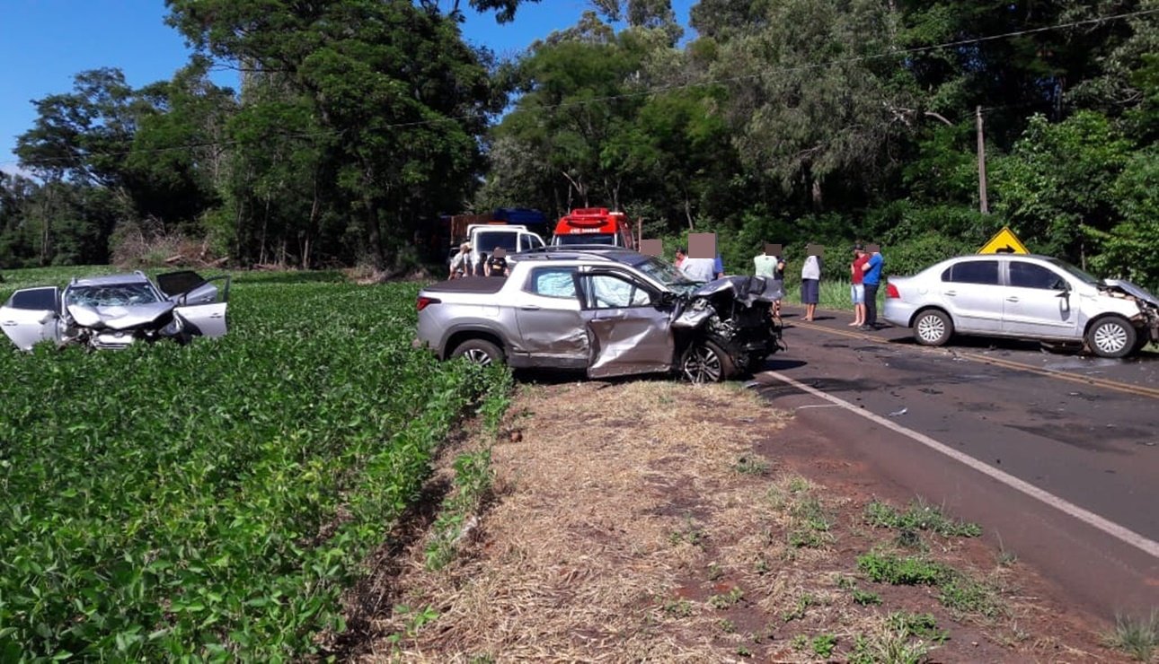 Quatro veículos se envolvem em acidente na PR-281 em Santa Izabel do Oeste